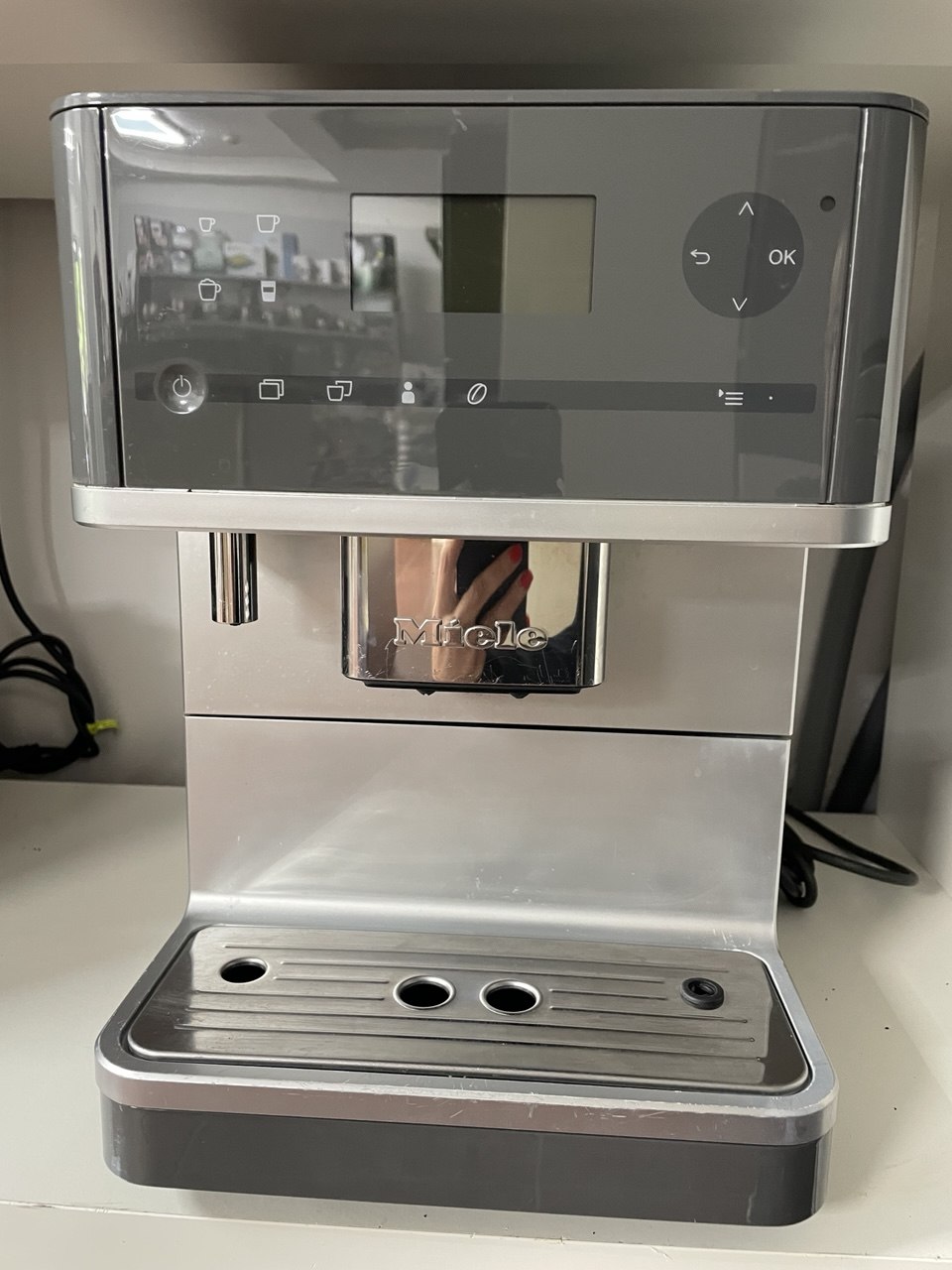 Кавомашина CM 6310 графітовий сірий (була у використанні) Кавомашина CM 6310 графітовий сірий (була у використанні)
